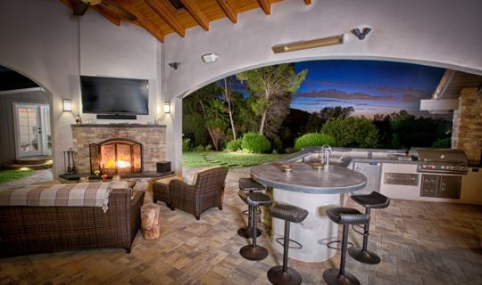 kitchen-with-bar-outdoor-livng-space