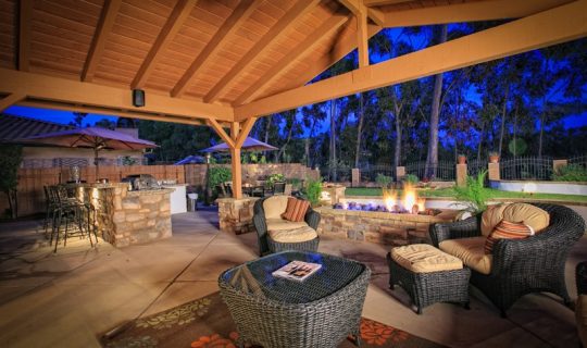 outdoor-patio-cover-firepit-bbq